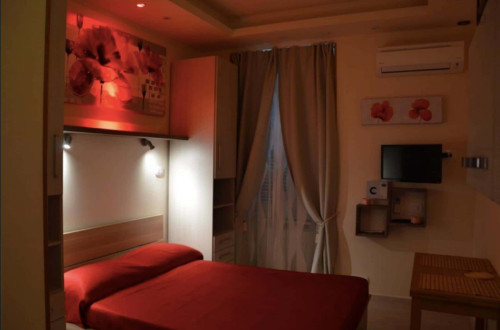 Room in Via Vetulonia, Roma for 128 m² with 5 bedrooms