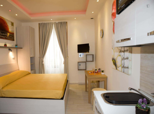 Room in Via Vetulonia, Roma for 128 m² with 5 bedrooms