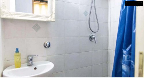 Room in Via Matteo Boiardo, Roma for 110 m² with 6 bedrooms