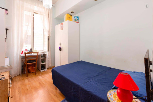 Room in Via Matteo Boiardo, Roma for 110 m² with 6 bedrooms