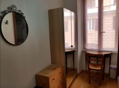 Room in Via Matteo Boiardo, Roma for 110 m² with 6 bedrooms