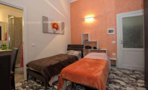 Room in Via Albalonga, Roma for 87 m² with 3 bedrooms