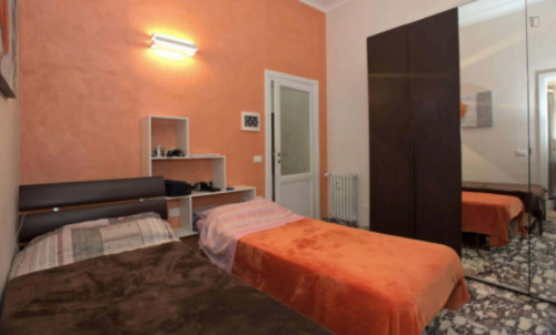 Room in Via Albalonga, Roma for 87 m² with 3 bedrooms