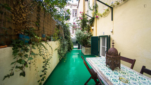 Comfy 2-bedroom flat with a patio, near Escola Superior de Educação Almeida Garrett