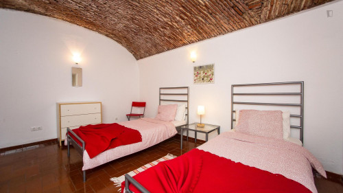 Comfy 2-bedroom flat with a patio, near Escola Superior de Educação Almeida Garrett - Gallery - 12