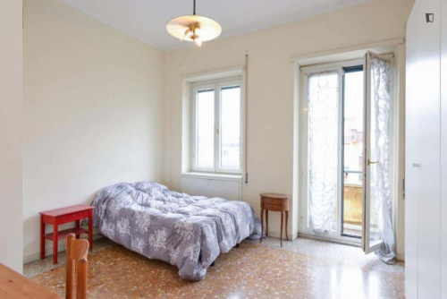 Room in Via Federico Ozanam, Roma for 110 m² with 4 bedrooms