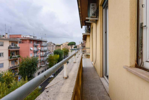 Room in Via Federico Ozanam, Roma for 110 m² with 4 bedrooms