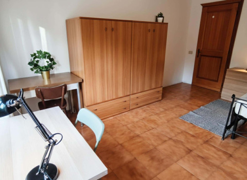 Room in Via Tiberio Imperatore, Roma for 140 m² with 5 bedrooms