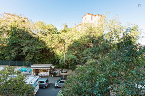 Room in Via Tiberio Imperatore, Roma for 140 m² with 5 bedrooms