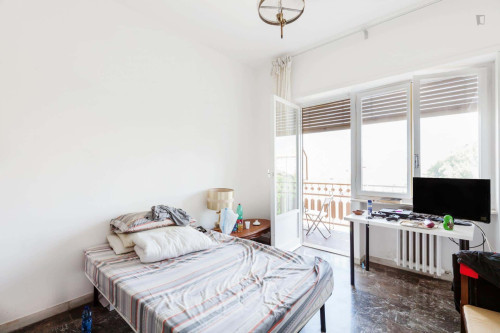 Room in Piazza Giancarlo Vallauri, Roma for 140 m² with 5 bedrooms