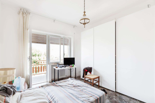 Room in Piazza Giancarlo Vallauri, Roma for 140 m² with 5 bedrooms