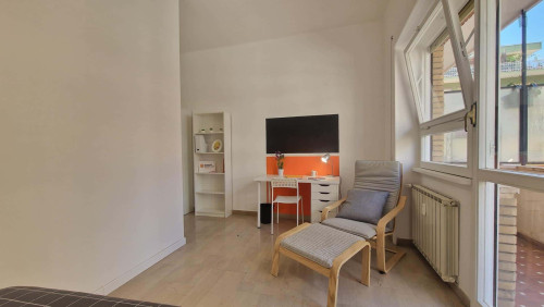 Room in Lungotevere di Pietra Papa, Roma with 6 bedrooms