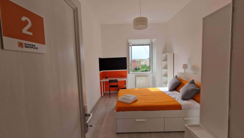 Room in Via Ostiense, Roma for 102 m² with 4 bedrooms