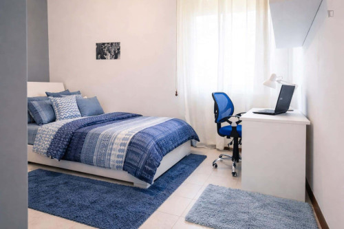 Room in Via Marco Antonio Calza, Padova for 90 m² with 4 bedrooms
