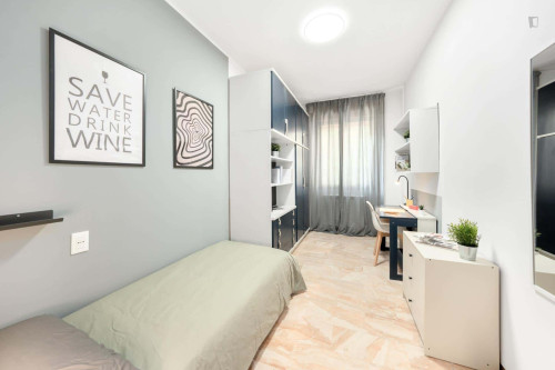 Room in Via Pietro Selvatico, Padova for 130 m² with 6 bedrooms