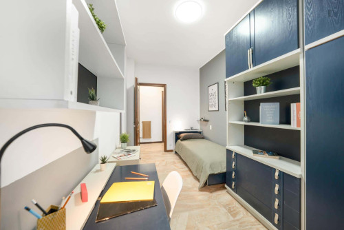 Room in Via Pietro Selvatico, Padova for 130 m² with 6 bedrooms