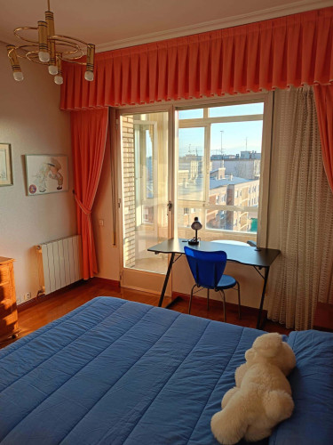 Room in Avenida de la Paz, Logroño for 110 m² with 3 bedrooms