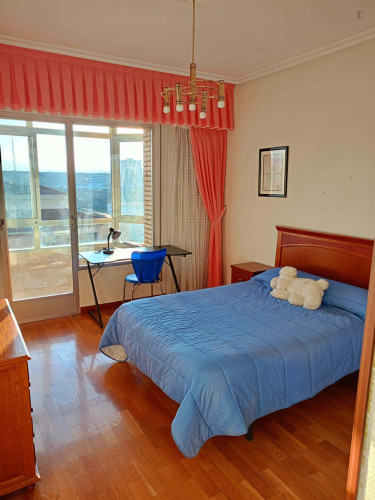 Room in Avenida de la Paz, Logroño for 110 m² with 3 bedrooms