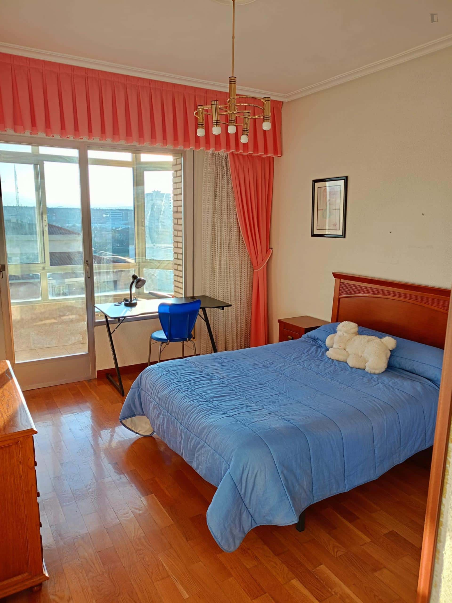  Room In Avenida De La Paz, Logroño For 110 M² With 3 Bedrooms  -  Room in Avenida de la Paz, Logroño for 110 m² with 3 bedrooms  - Gallery -  1