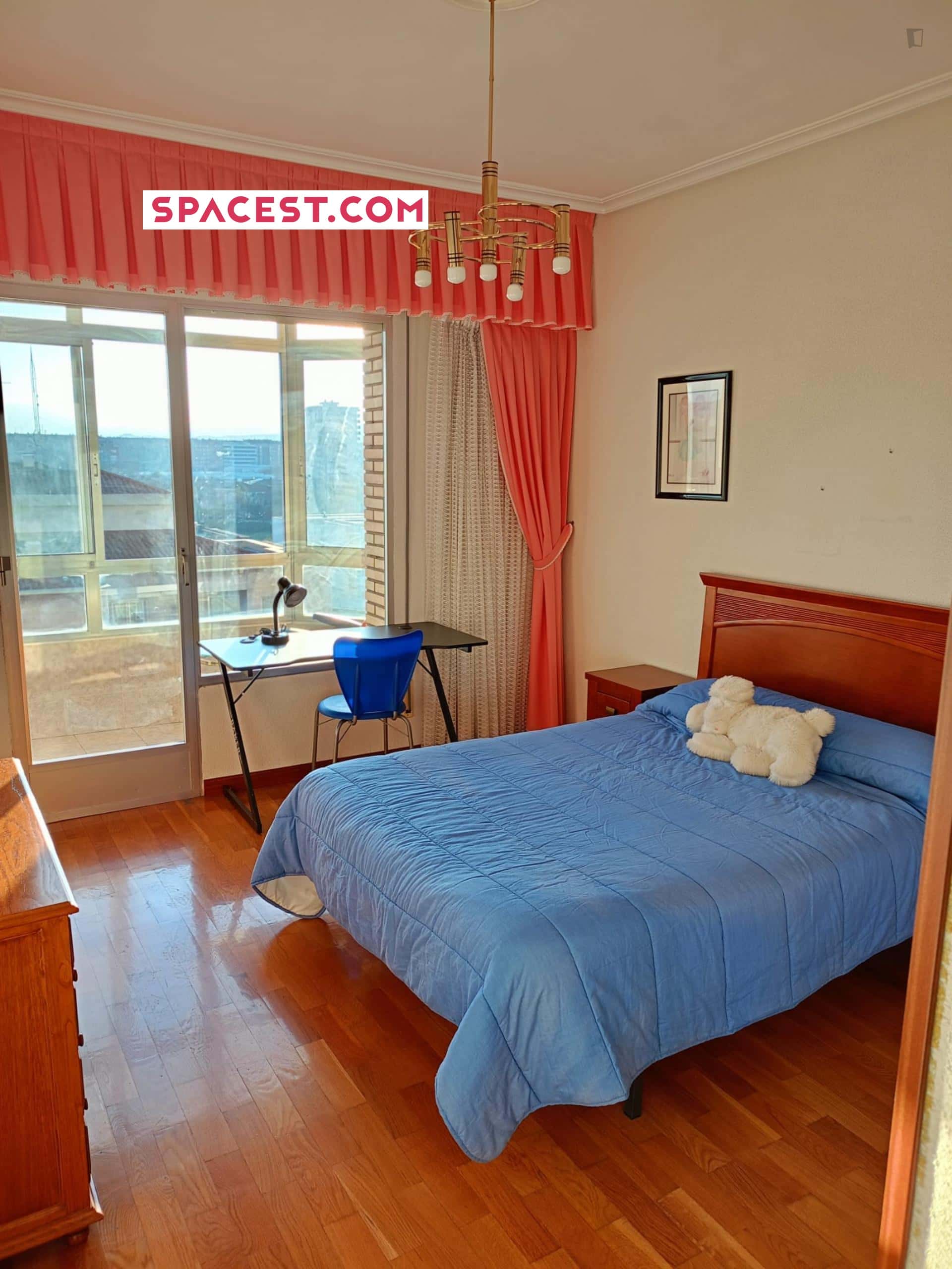 Room In Avenida De La Paz, Logroño For 110 M² With 3 Bedrooms - Room in Avenida de la Paz, Logroño for 110 m² with 3 bedrooms - Gallery - 1
