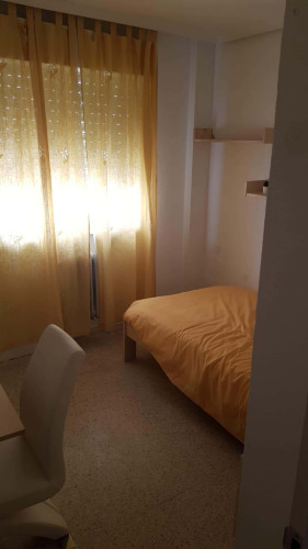 Room in Calle Conde de Cabarrús, Salamanca with 3 bedrooms