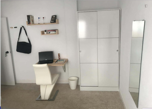 Room in Calle Conde de Cabarrús, Salamanca with 3 bedrooms