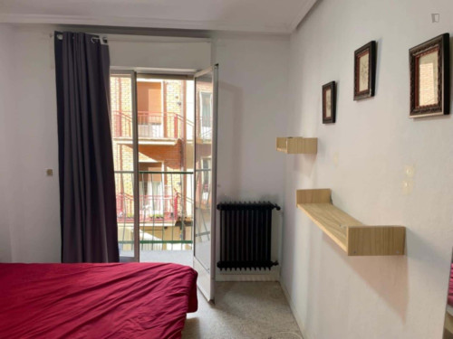 Room in Calle Conde de Cabarrús, Salamanca with 3 bedrooms