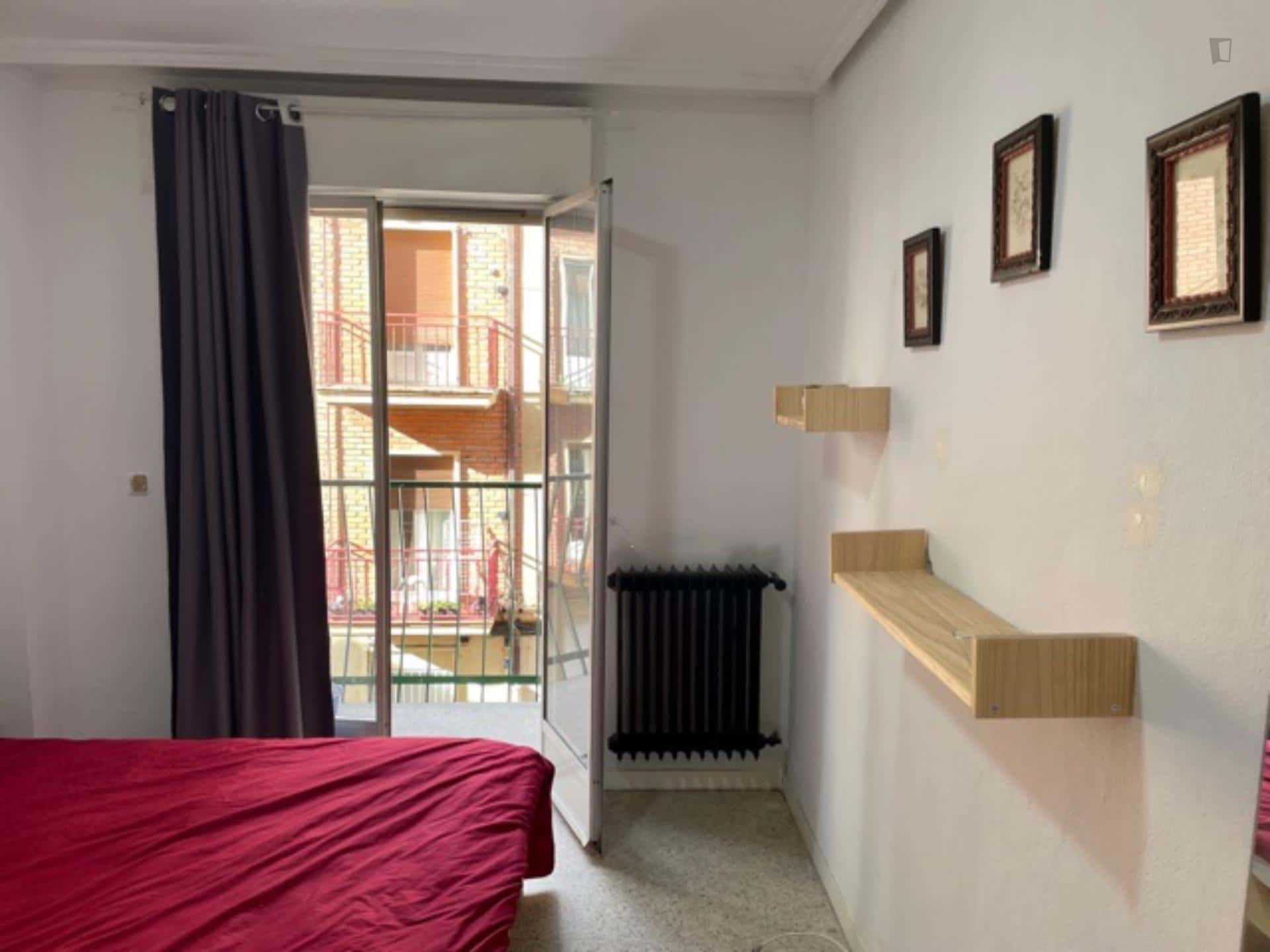 Room In Calle Conde De Cabarrús, Salamanca With 3 Bedrooms - 2