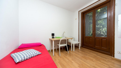 Enchanting single bedroom near La Latina metro station