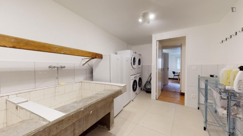 Neat single ensuite bedroom near Palais Longchamp - Gallery - 6