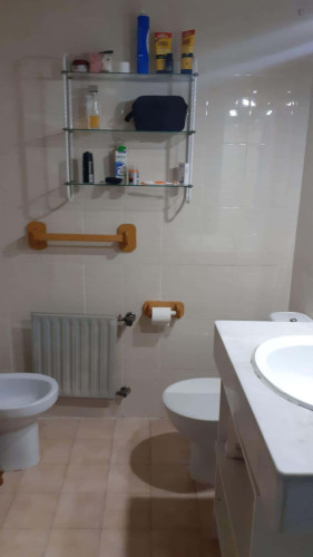 Room in Avenida del Dos de Mayo, Leganés with 4 bedrooms