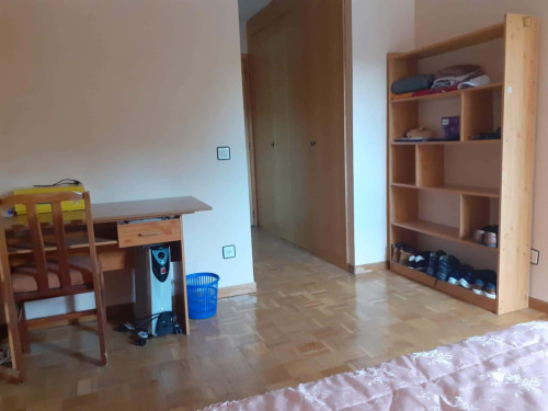 Room in Avenida del Dos de Mayo, Leganés with 4 bedrooms