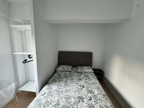Room in Calle Jaime Segarra, Alicante for 90 m² with 5 bedrooms