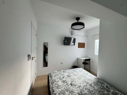 Room in Calle Jaime Segarra, Alicante for 90 m² with 5 bedrooms