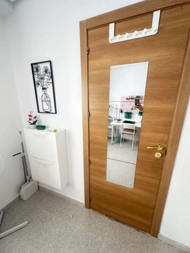 Room in Carrer Garbinet, Alacant for 110 m² with 8 bedrooms - Gallery - 4