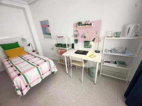 Room in Carrer Garbinet, Alacant for 110 m² with 8 bedrooms - Gallery - 6