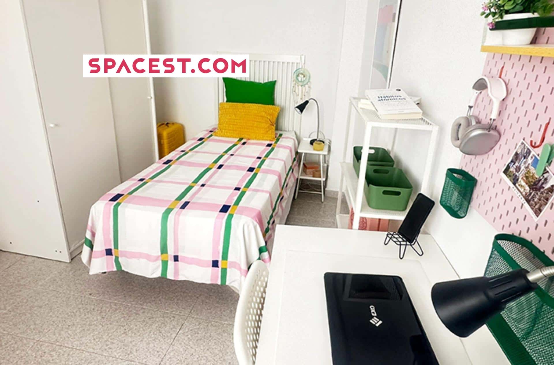 Room In Carrer Garbinet, Alacant For 110 M² With 8 Bedrooms - 1