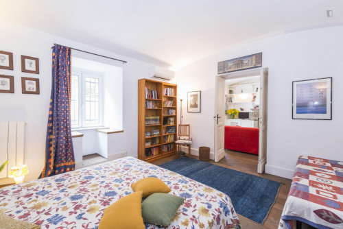 Awesome 1-bedroom apartment in residential Trastevere - Gallery - 12