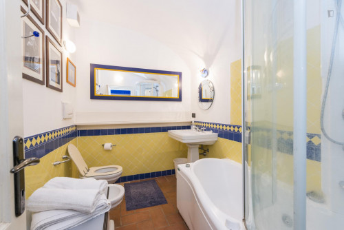 Awesome 1-bedroom apartment in residential Trastevere - Gallery - 9
