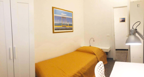 Room in Via Guelfa, Firenze with 4 bedrooms