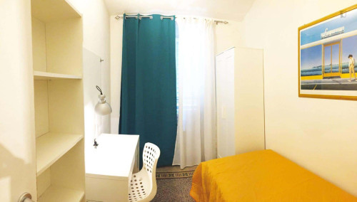 Room in Via Guelfa, Firenze with 4 bedrooms
