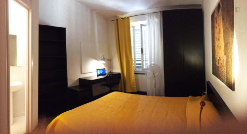 Room in Via Guelfa, Firenze with 4 bedrooms