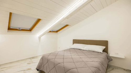 Cozy Slooping Rooftop - Gallery - 9