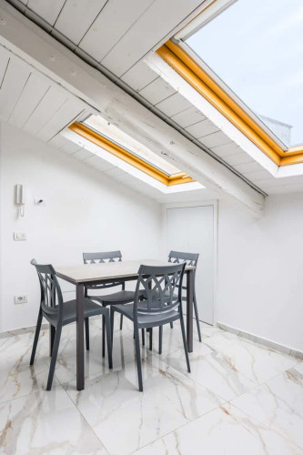Cozy Slooping Rooftop - Gallery - 27