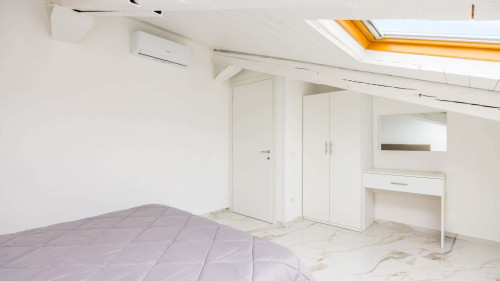 Cozy Slooping Rooftop - Gallery - 22