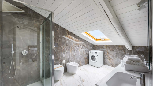 Cozy Slooping Rooftop - Gallery - 34