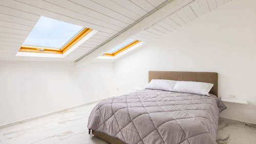 Cozy Slooping Rooftop - Gallery - 28