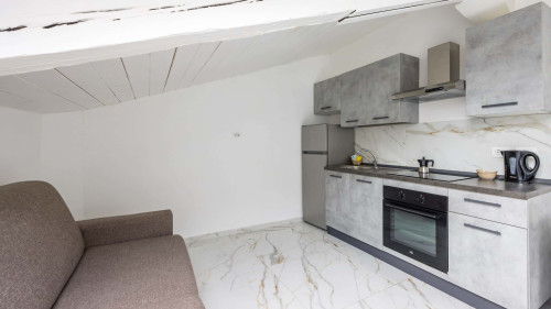 Cozy Slooping Rooftop - Gallery - 5