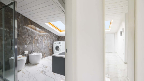 Cozy Slooping Rooftop - Gallery - 31