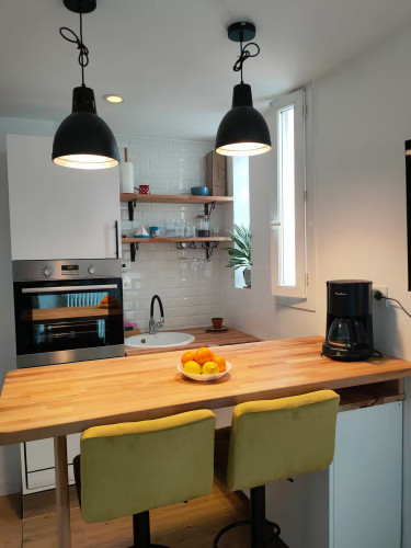 Charming Studio with Large Balcony and air condition and elevator ( 6th floor) | Metro Chevaleret